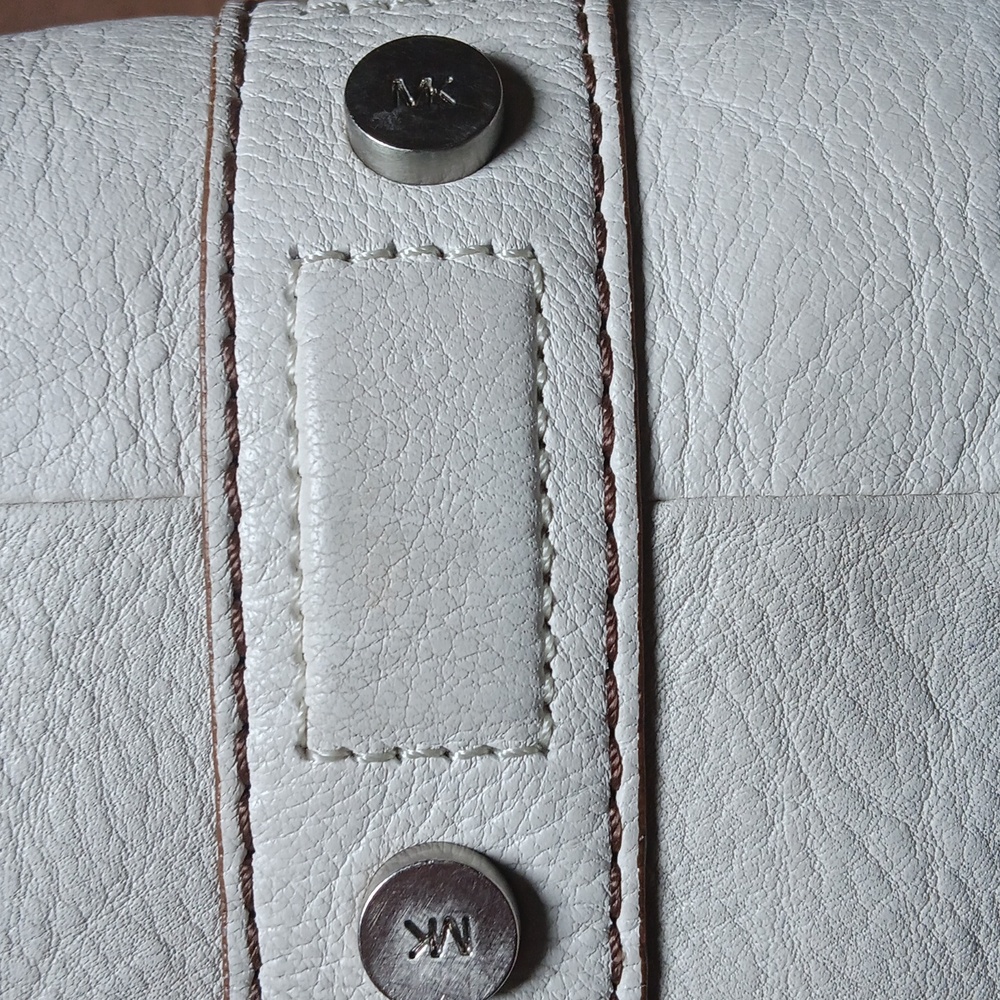 Michael Kors Creamy White Shoulder Bag with Silver Hardware. Preloved - Picture 9 of 9